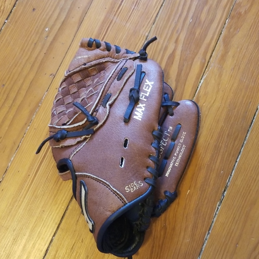 Youth softball glove